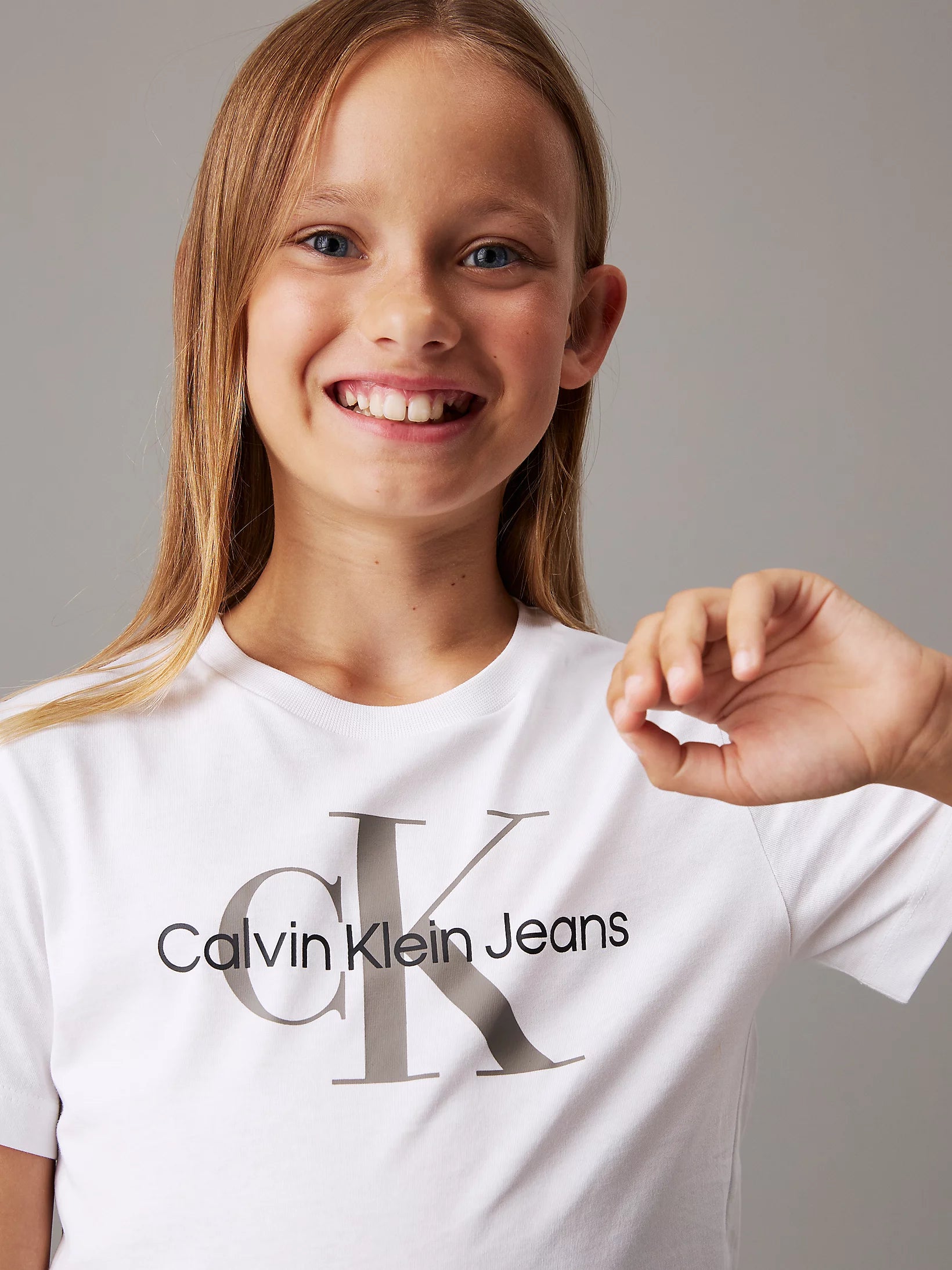 Calvin Klein Unisex Logo T shirt Whte