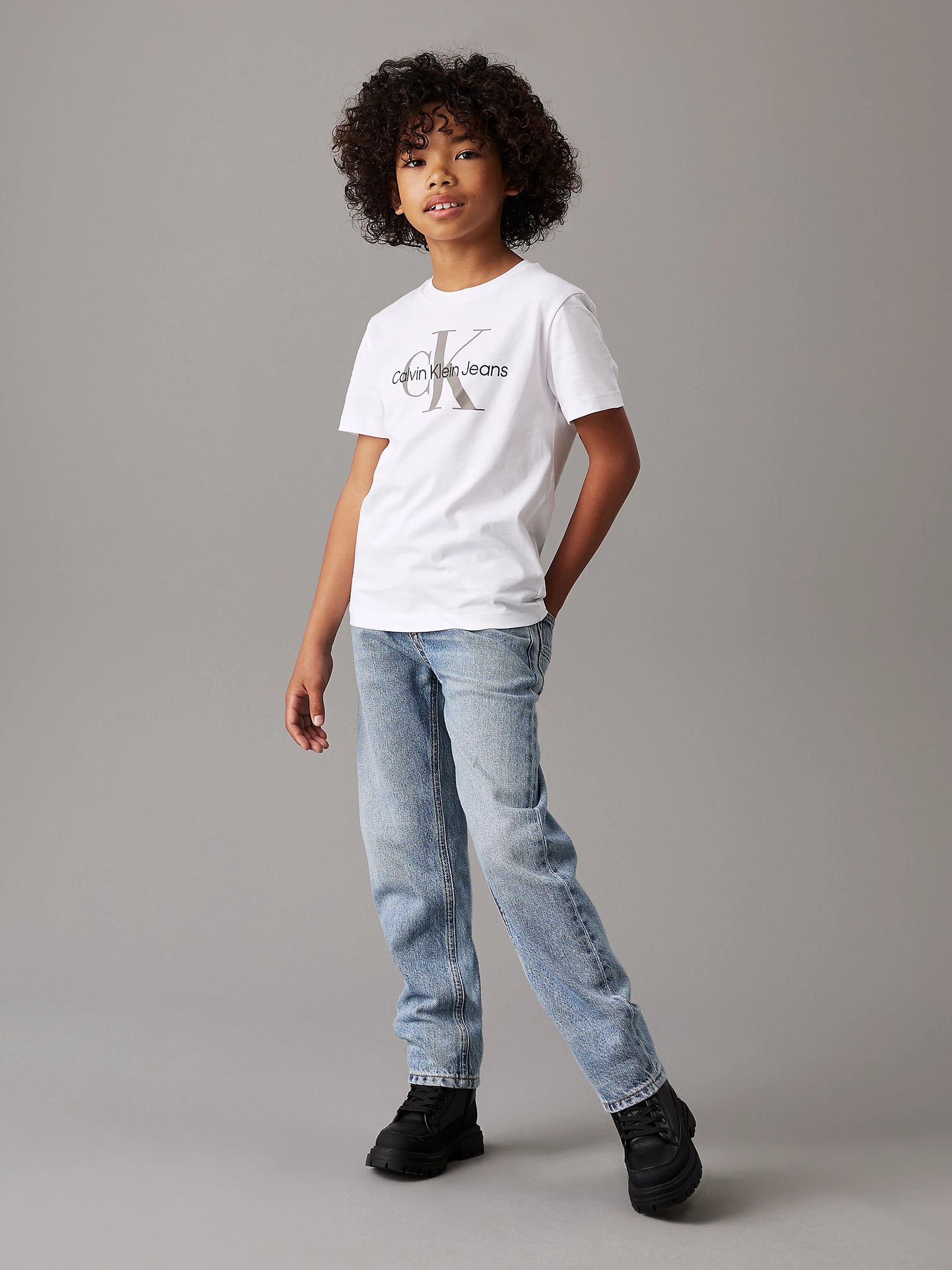Calvin Klein Unisex Logo T shirt Whte