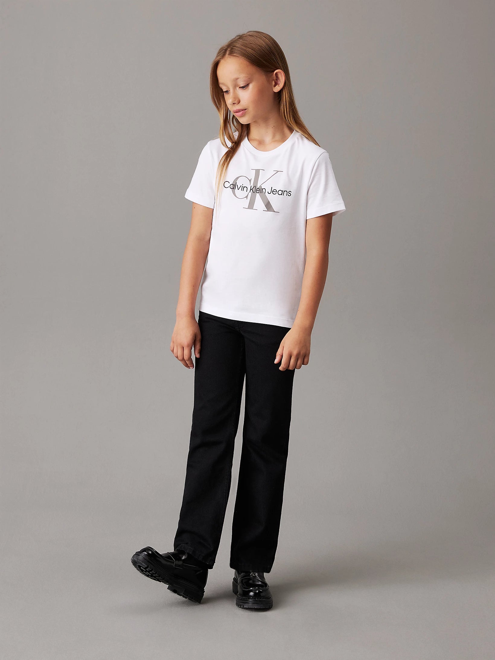 Calvin Klein Unisex Logo T shirt Whte